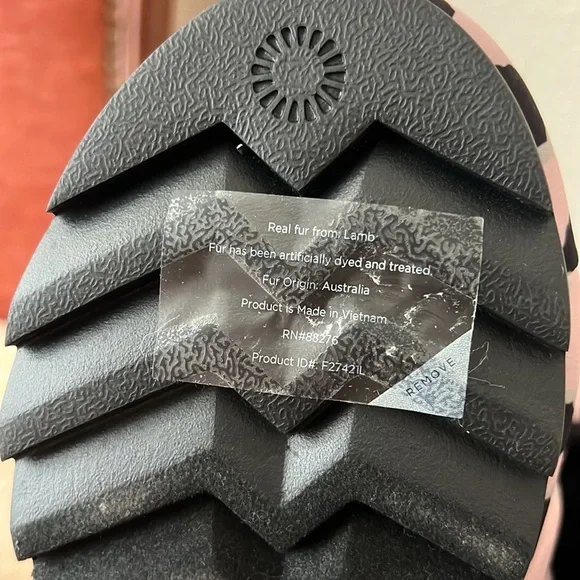 UGG Maxi Slides, pink leopard platform puff, black lambs wool, size 7 women’s - Picture 8 of 13